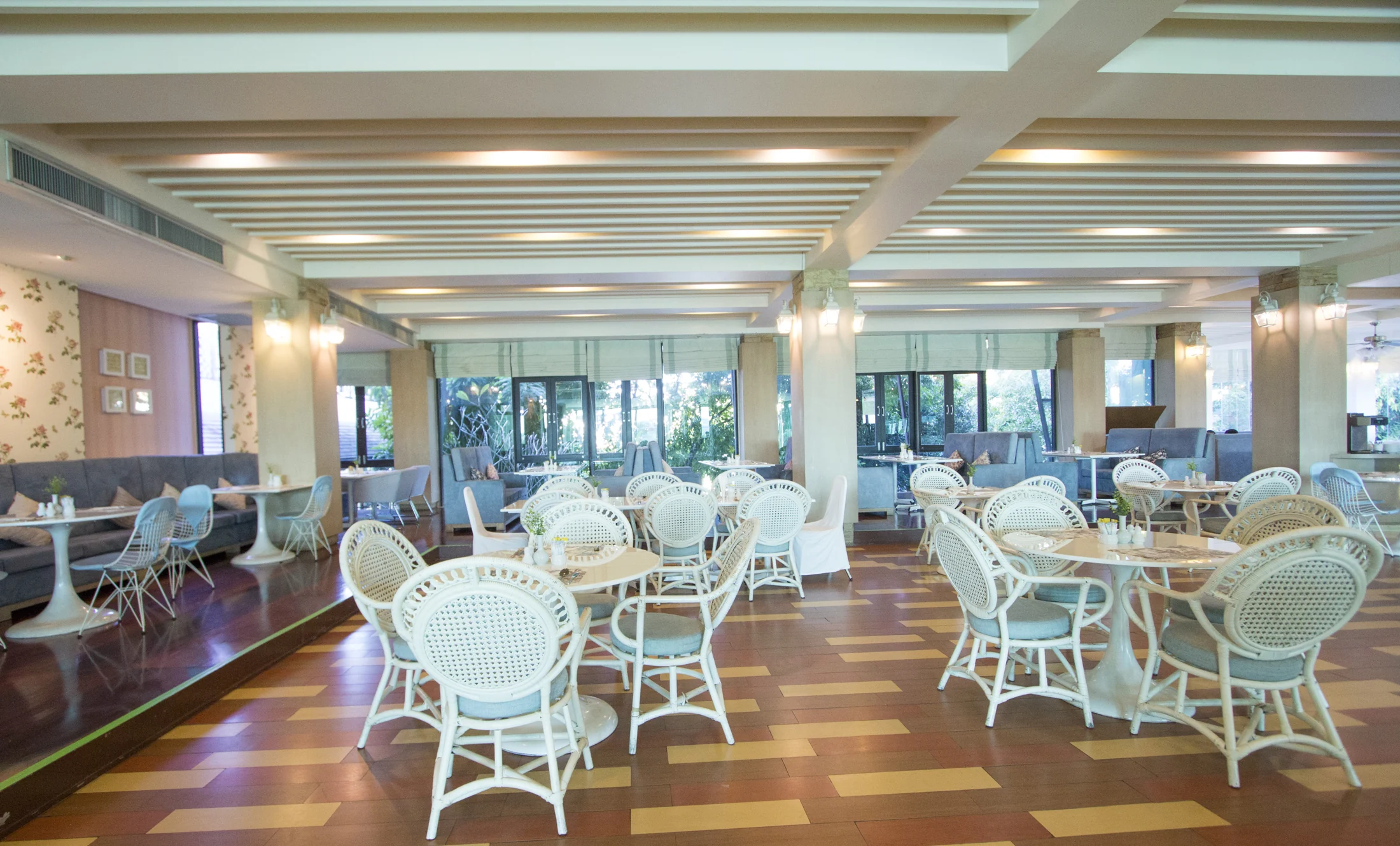 บรรยากาศภายในห้องอาหาร