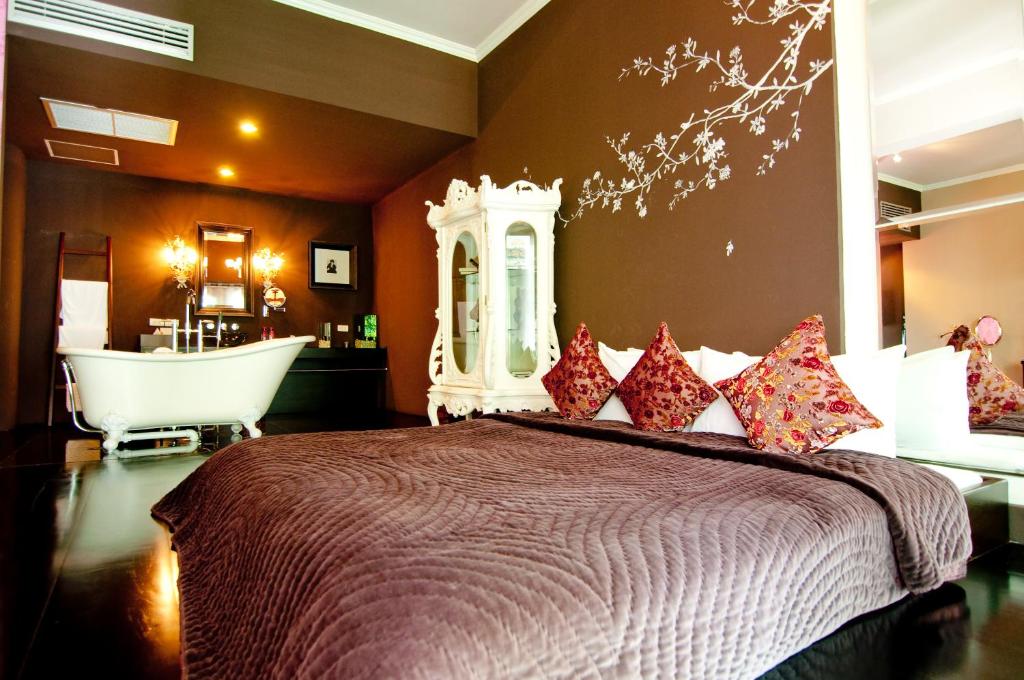 Mantrini Suite